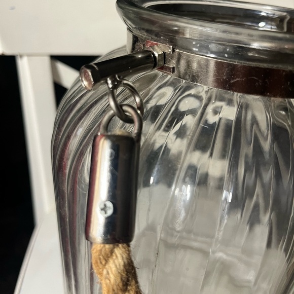 💃 Large Ribbed Glass Vase with rope handle detail
#A-100 - Picture 3 of 4